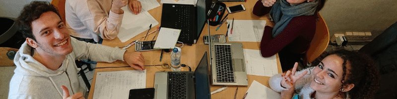 Botó per accedir a la informació per a estudiants