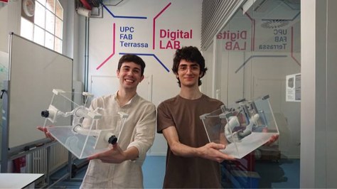 Dos estudiants de l’ESEIAAT de la UPC fabriquen dos biomodels d’artèries amb impressió 3D per a l’entrenament dels cirurgians de l’Hospital de la Santa Creu i Sant Pau