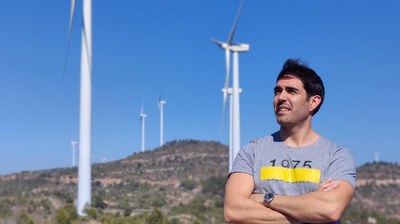 Un estudiant d'enginyeria elèctrica de l'ESEIAAT de la UPC crea un sistema de gestió per repotenciar els parcs eòlics amb menys aerogeneradors