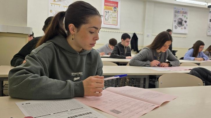 Més de 500 estudiants de batxillerat de 9 centres de Terrassa i Vacarisses participen a les proves Cangur de Matemàtiques a l’ESEIAAT de la UPC