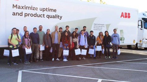 Alumnos en Tecnología Papelera y Gráfica de la ESEIAAT-UPC visitan el camión de “ABB Pulp & Paper Tour”